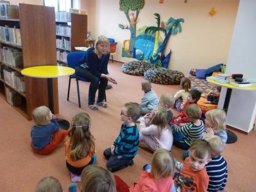 Kuřátka v Knihovně
